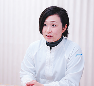 営業開発課先輩スタッフ